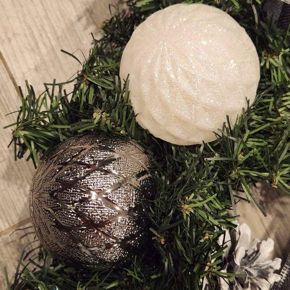 Buffalo Plaid Penguin Christmas Wreath - Picture 6 of 9